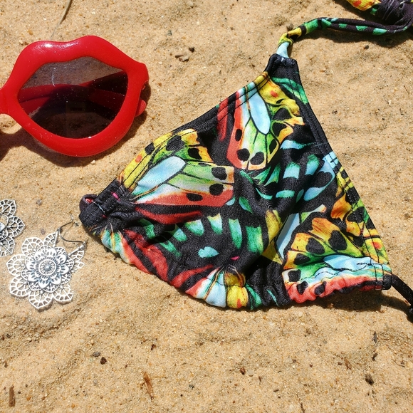 Bikinis - Picture 4 of 16